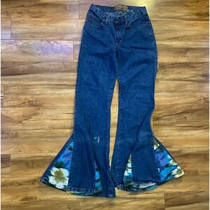 MUDD super flare jeans with colored accent on flare